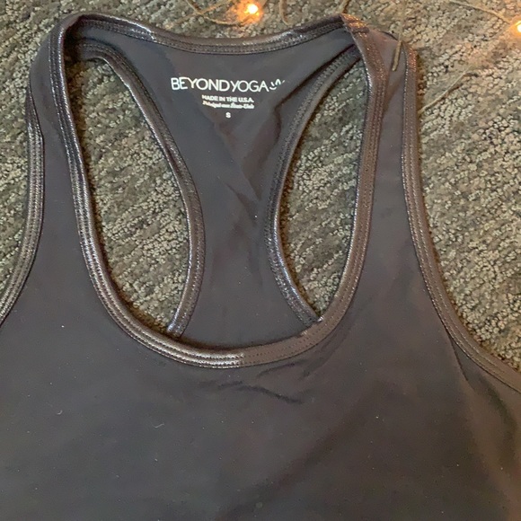 NET Beyond Yoga Slip open tank - Picture 2 of 5